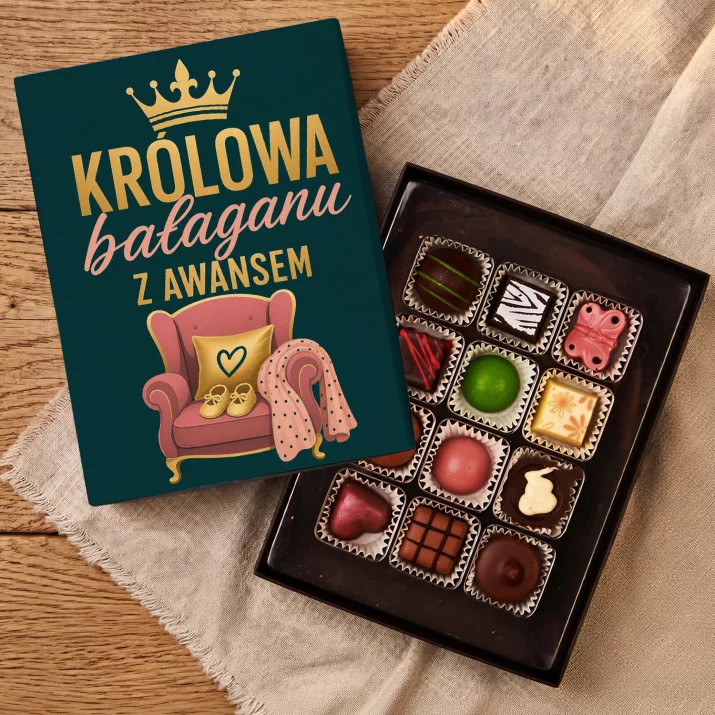 Czekoladki Dla Przyszłej Mamy Prezent Na Dzień Mamy Dla Kobiety: Królowa Bałaganu Z Awansem Czekoladki Dla Przyszłej Mamy Prezent Na Dzień Mamy Dla Kobiety: Królowa Bałaganu Z Awansem
