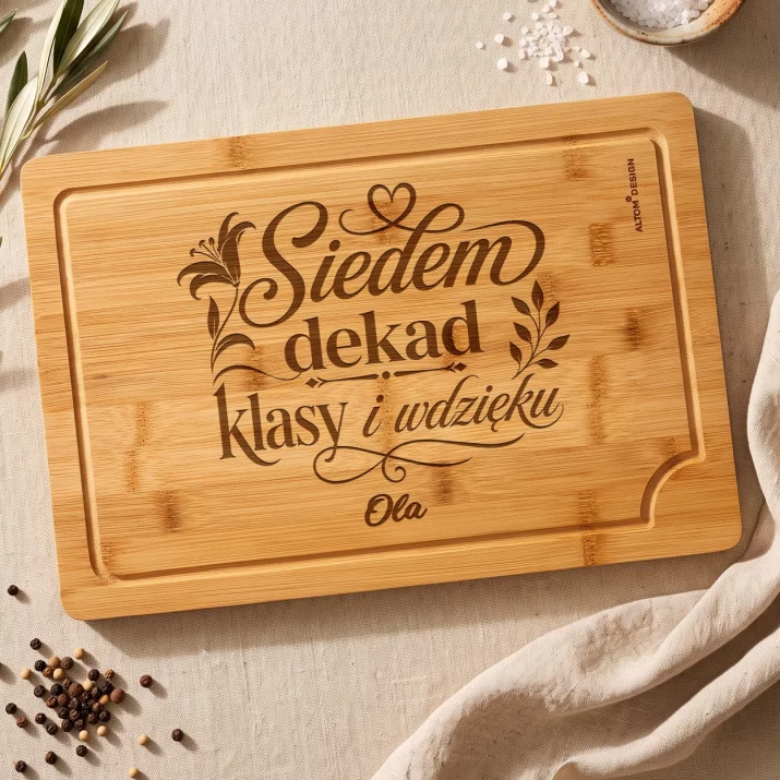 Deska Do Krojenia z Grawerem Na 70 Urodziny Kobiety Prezent Na 70 Urodziny Dla Kobiety: Siedem Dekad Klasy I Deska Do Krojenia z Grawerem Na 70 Urodziny Kobiety Prezent Na 70 Urodziny Dla Kobiety: Siedem Dekad Klasy I