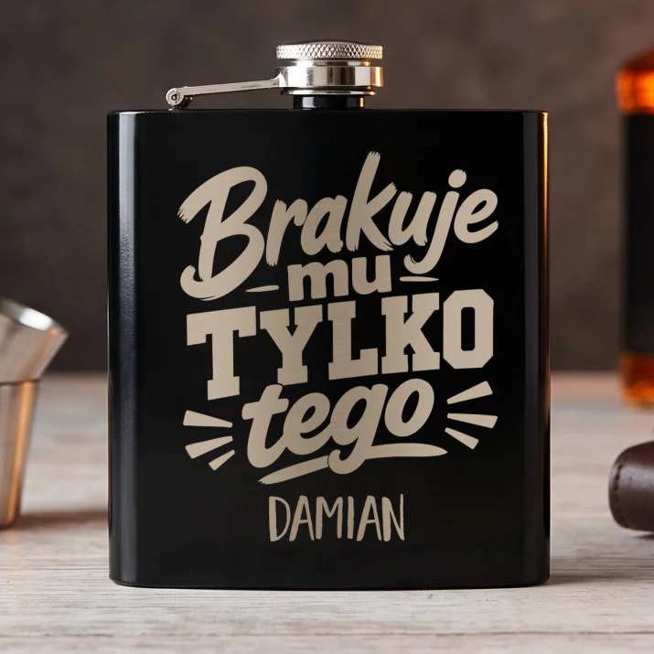 Piersiówka z Grawerem Dla Faceta Który Ma Wszystko Prezent Dla Mężczyzny: Brakuje Mu Tylko Tego