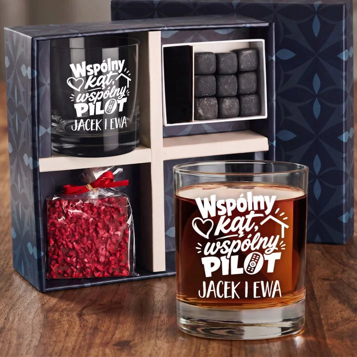 Zestaw Prezentowy Whisky Na Parapetówkę Dla Pary: Wspólny Kąt, Wspólny Zestaw Prezentowy Whisky Na Parapetówkę Dla Pary: Wspólny Kąt, Wspólny