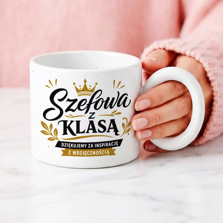 Kubek Z Okrągłym Uchem Dla Szefowej Prezent Dla Kobiety: Elegancka Liderka Kubek Z Okrągłym Uchem Dla Szefowej Prezent Dla Kobiety: Elegancka Liderka