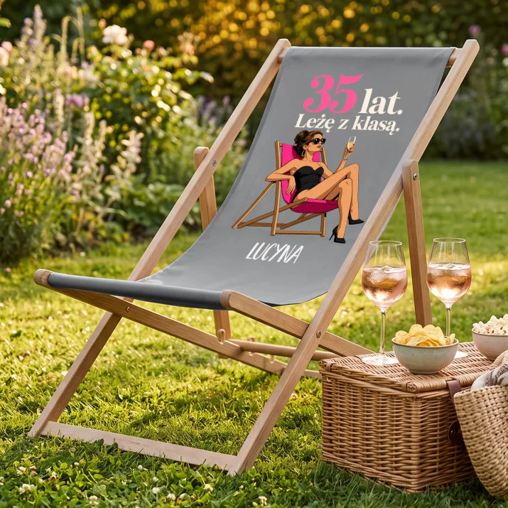 Leżak Z Nadrukiem Dla 35 Latki Prezent Na 35 Urodziny Dla Kobiety: 35 Lat. Leżę Z Klasą.