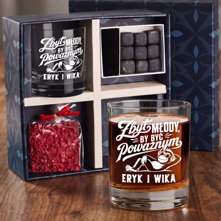 Zestaw Prezentowy Whisky Dla Młodych Na Ślub Dla Pary: Zbyt Młody, By Być Zestaw Prezentowy Whisky Dla Młodych Na Ślub Dla Pary: Zbyt Młody, By Być