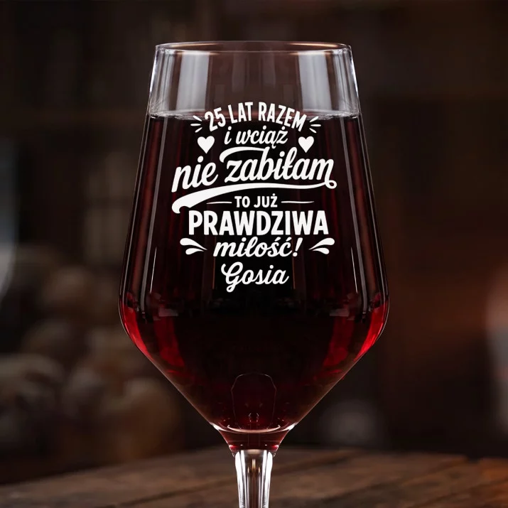 Mega Kieliszek Do Wina z Grawerem Na 25 Lecie Ślubu Prezent Dla Kobiety: 25 Lat Nie Zabiłam Mega Kieliszek Do Wina z Grawerem Na 25 Lecie Ślubu Prezent Dla Kobiety: 25 Lat Nie Zabiłam