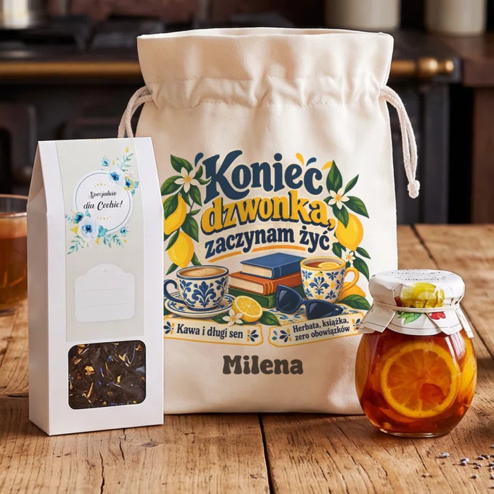 Zestaw Prezentowy z Herbatą Na Zakończenie Roku Szkolnego Prezent Dla Kobiety: Koniec Dzwonka, Zaczynam Zestaw Prezentowy z Herbatą Na Zakończenie Roku Szkolnego Prezent Dla Kobiety: Koniec Dzwonka, Zaczynam