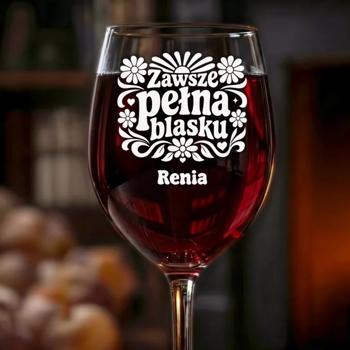 Kieliszek Do Wina z Grawerem Na Urodziny Prezent Dla Kobiety: Zawsze Pełna Blasku