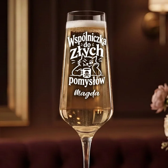 Kieliszek Do Szampana z Imieniem Dla Przyjaciółki Prezent Dla Kobiety: Wspólniczka Do Złych Kieliszek Do Szampana z Imieniem Dla Przyjaciółki Prezent Dla Kobiety: Wspólniczka Do Złych