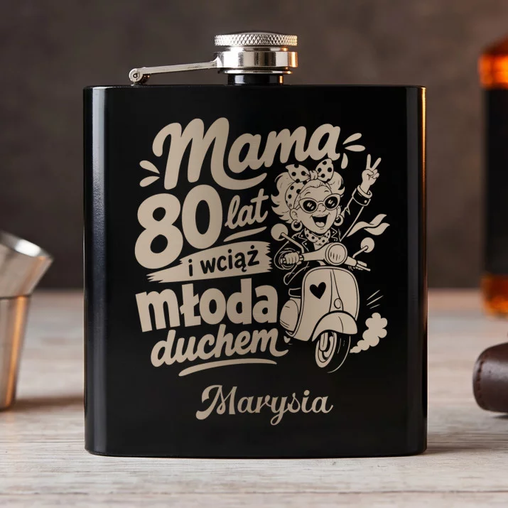 Piersiówka z Grawerem Na 80 Urodziny Mamy Prezent Na 80 Urodziny Dla Kobiety: Mama 80 Lat I Wciąż Młoda