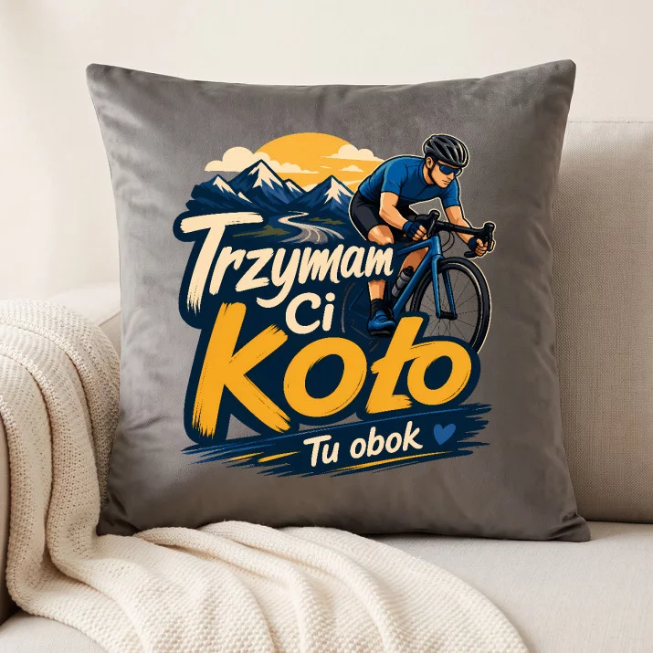 Poduszka Dekoracyjna Dla Kolarza Prezent Dla Mężczyzny: Trzymam Ci Koło - Kolarz Poduszka Dekoracyjna Dla Kolarza Prezent Dla Mężczyzny: Trzymam Ci Koło - Kolarz