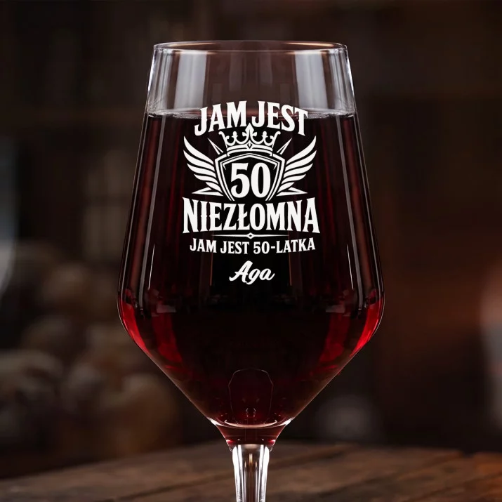 Mega Kieliszek Do Wina z Grawerem Na 50 Urodziny Prezent Dla 50 Latki Kobiety: Niezłomna 50-Latka Mega Kieliszek Do Wina z Grawerem Na 50 Urodziny Prezent Dla 50 Latki Kobiety: Niezłomna 50-Latka