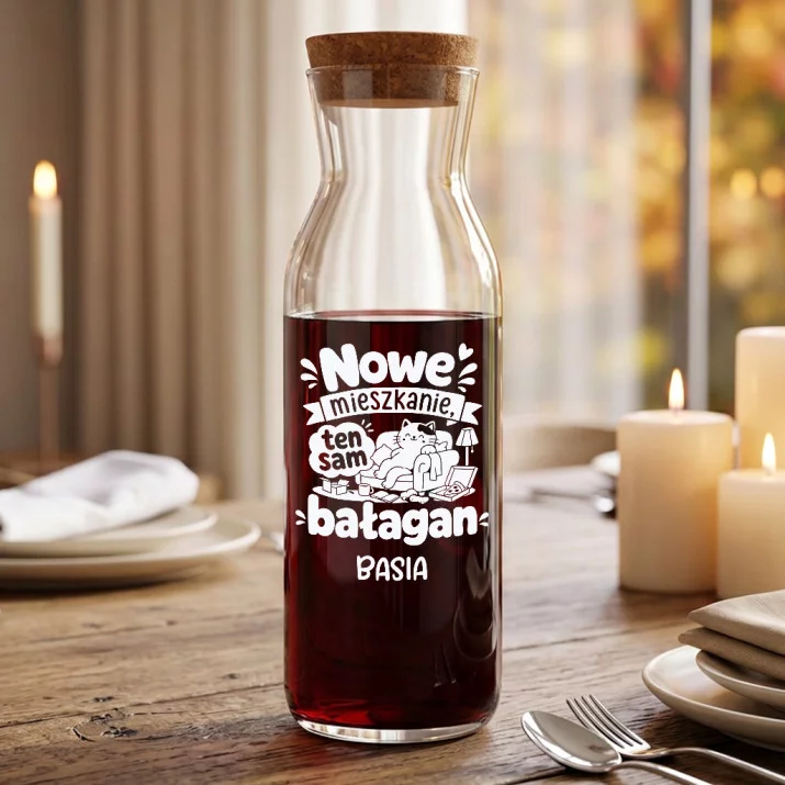 Karafka Do Wina Personalizowana Na Parapetówkę Prezent Dla Kobiety: Nowe Mieszkanie, Ten Sam Karafka Do Wina Personalizowana Na Parapetówkę Prezent Dla Kobiety: Nowe Mieszkanie, Ten Sam