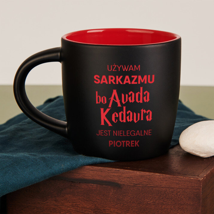 Używam sarkazmu - Czarny kubek ceramiczny Używam sarkazmu - Czarny kubek ceramiczny