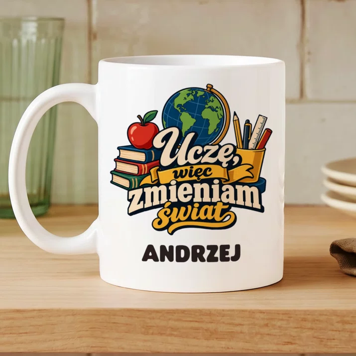 Kubek Personalizowany Na Dzień Nauczyciela Prezent Dla Nauczyciela Mężczyzny: Uczę, Więc Zmieniam Świat Kubek Personalizowany Na Dzień Nauczyciela Prezent Dla Nauczyciela Mężczyzny: Uczę, Więc Zmieniam Świat