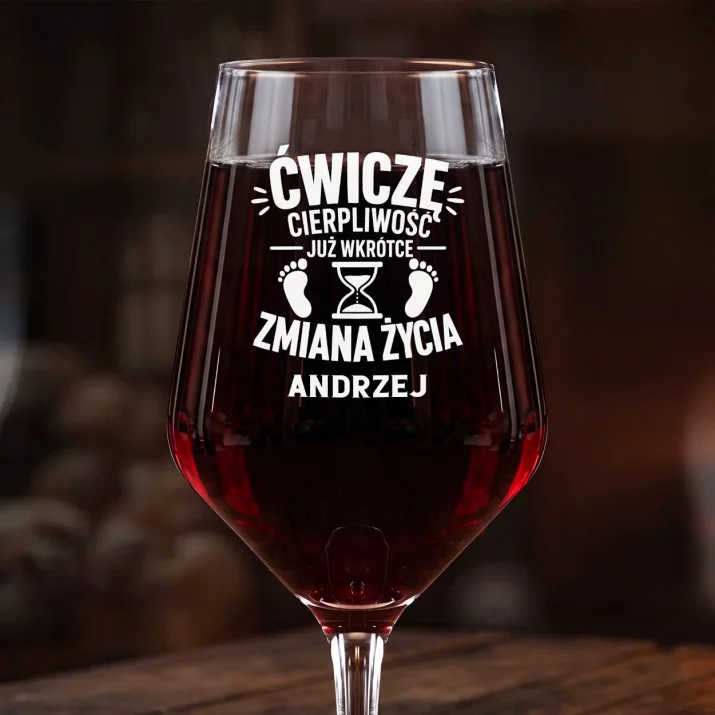Mega Kieliszek Do Wina z Grawerem Dla Przyszłego Taty Prezent Na Dzień Ojca Dla Mężczyzny: Ćwiczę Cierpliwość Mega Kieliszek Do Wina z Grawerem Dla Przyszłego Taty Prezent Na Dzień Ojca Dla Mężczyzny: Ćwiczę Cierpliwość