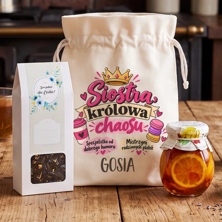 Zestaw Prezentowy z Herbatą Dla Siostry Prezent Dla Kobiety: Siostra, Królowa Chaosu Zestaw Prezentowy z Herbatą Dla Siostry Prezent Dla Kobiety: Siostra, Królowa Chaosu