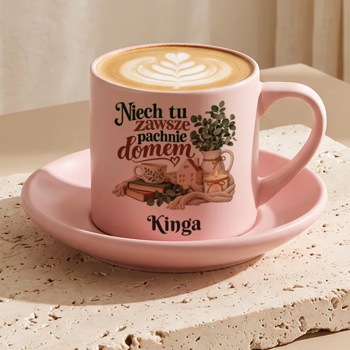 Filiżanka Personalizowana Na Parapetówkę Prezent Dla Kobiety: Niech Tu Zawsze Pachnie