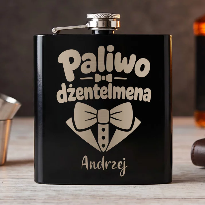 Piersiówka Z Grawerem Na Urodziny Prezent Dla Mężczyzny: Paliwo Dżentelmena Piersiówka Z Grawerem Na Urodziny Prezent Dla Mężczyzny: Paliwo Dżentelmena