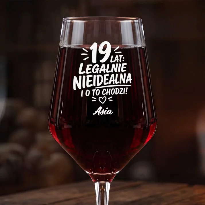 Mega Kieliszek Do Wina z Grawerem Dla 19 Latki Prezent Dla Kobiety: Legalnie Nieidealna 19 Mega Kieliszek Do Wina z Grawerem Dla 19 Latki Prezent Dla Kobiety: Legalnie Nieidealna 19