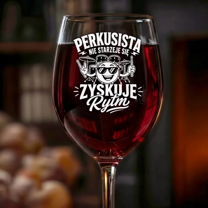 Kieliszek Do Wina Dla Perkusisty Prezent Dla Mężczyzny: Perkusista Zyskuje Rytm