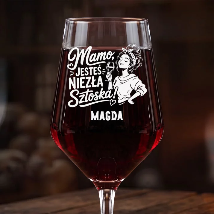 Mega Kieliszek Do Wina z Grawerem Dla Nowej Mamy Prezent Na Dzień Mamy Dla Kobiety: Mamo, Niezła Sztoska Mega Kieliszek Do Wina z Grawerem Dla Nowej Mamy Prezent Na Dzień Mamy Dla Kobiety: Mamo, Niezła Sztoska