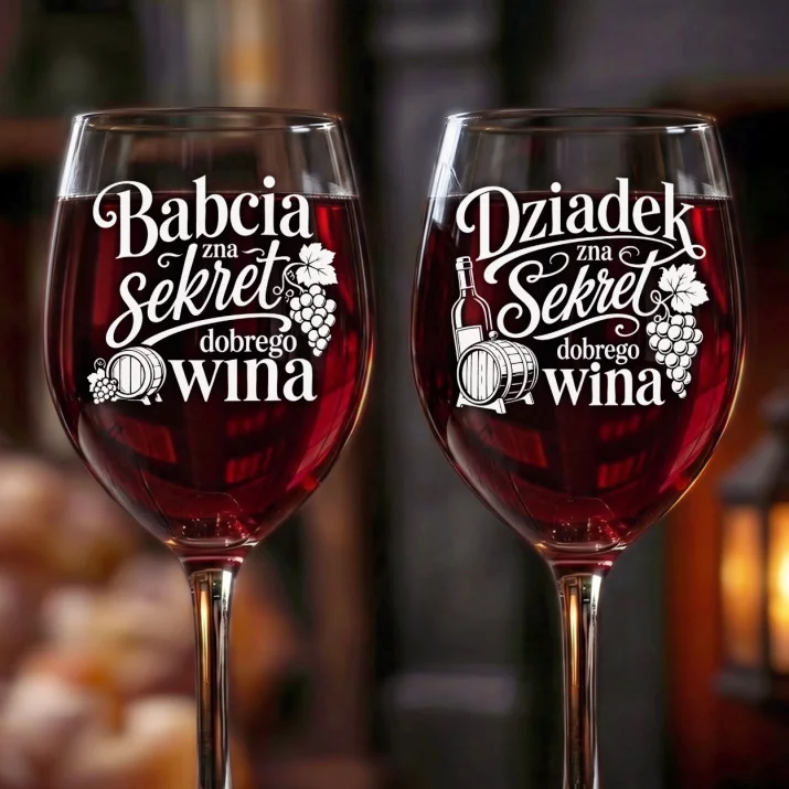 Dwa Kieliszki Do Wina Dla Dziadków Prezent Na Dzień Babci i Dziadka Dla Pary: Sekret Dobrego Wina Dwa Kieliszki Do Wina Dla Dziadków Prezent Na Dzień Babci i Dziadka Dla Pary: Sekret Dobrego Wina