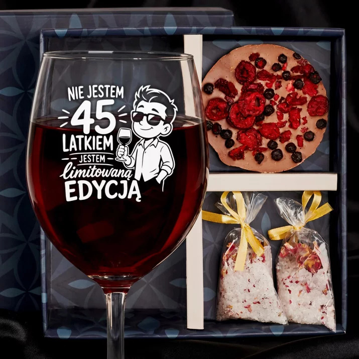 Zestaw Prezenowy Z Kieliszkiem Do Wina Dla 45 Latka: Limitowana Edycja 45 Zestaw Prezenowy Z Kieliszkiem Do Wina Dla 45 Latka: Limitowana Edycja 45