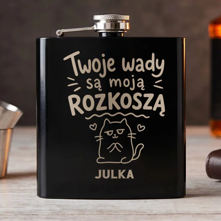 Piersiówka z Grawerem Dla Ukochanej Prezent Na Walentynki Dla Kobiety: Twoje Wady Są Moją