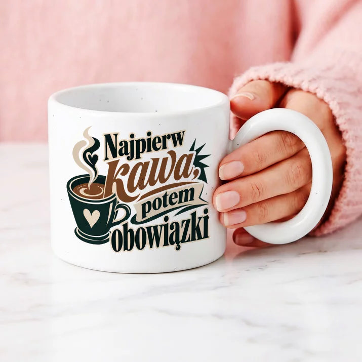 Kubek Z Okrągłym Uchem Na Święta Prezent Dla Kobiety: Wytworna Kobiecość Kubek Z Okrągłym Uchem Na Święta Prezent Dla Kobiety: Wytworna Kobiecość