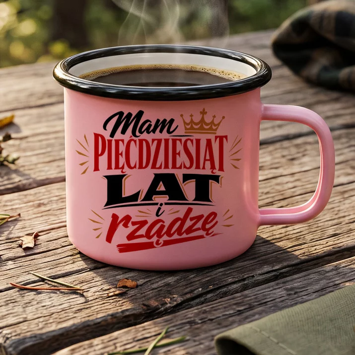 Kubek Emaliowany Na 50 Urodziny Prezent Dla 50 Latki Kobiety: Manifest Dojrzałej Mocy Kubek Emaliowany Na 50 Urodziny Prezent Dla 50 Latki Kobiety: Manifest Dojrzałej Mocy