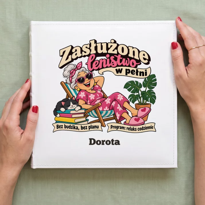 Album Na Zdjęcia Tradycyjny Na Emeryturę Prezent Dla Emeryta Kobiety: Zasłużone Lenistwo W Album Na Zdjęcia Tradycyjny Na Emeryturę Prezent Dla Emeryta Kobiety: Zasłużone Lenistwo W