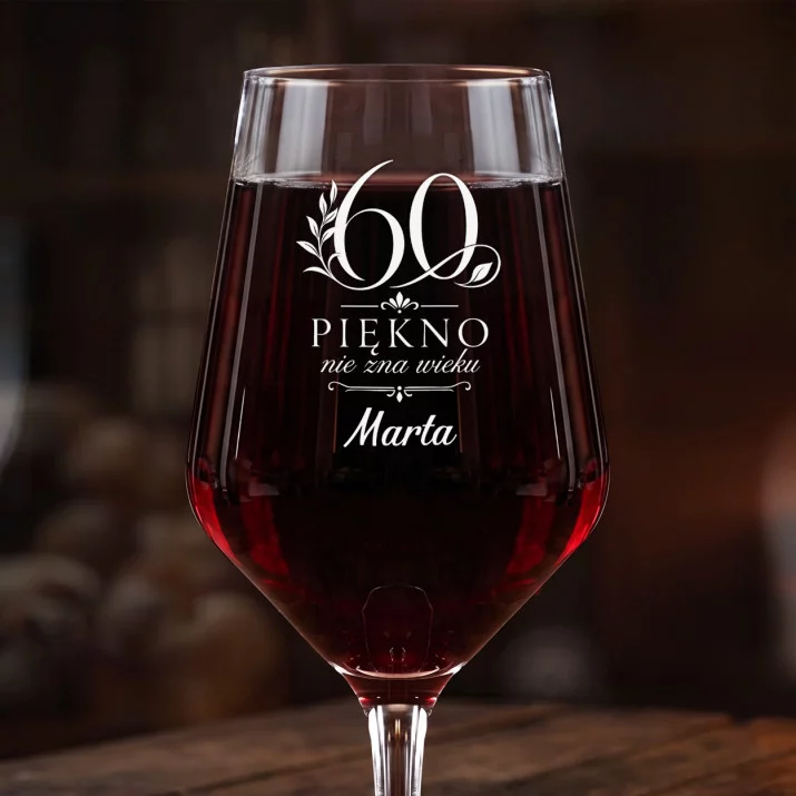 Mega Kieliszek Do Wina z Grawerem Na 60 Lat Prezent Dla 60 Latki Kobiety: 60 — Piękno Nie Zna Wieku Mega Kieliszek Do Wina z Grawerem Na 60 Lat Prezent Dla 60 Latki Kobiety: 60 — Piękno Nie Zna Wieku