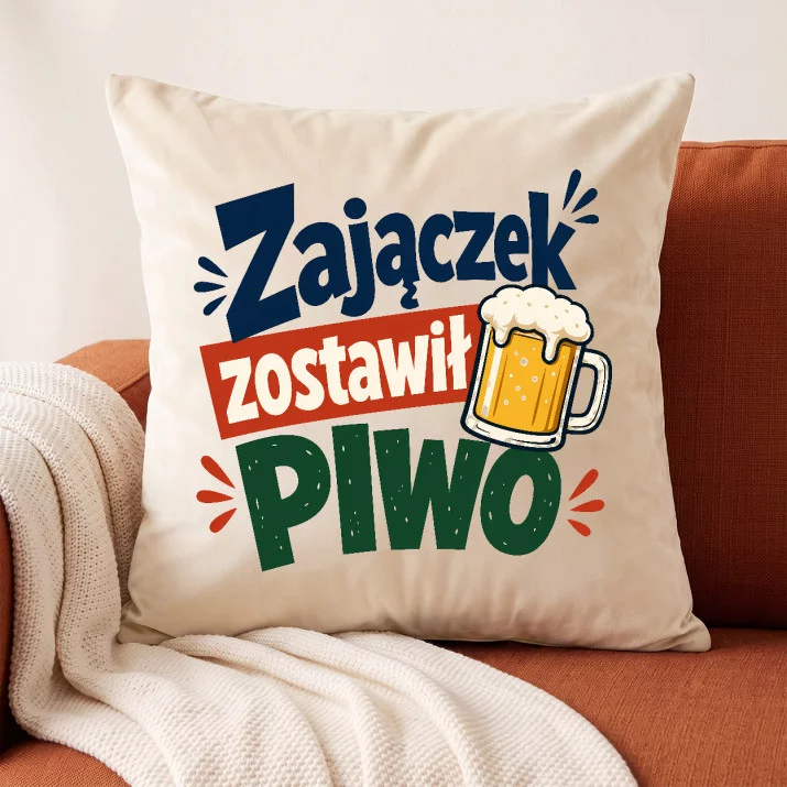 Poduszka Dekoracyjna Na Wielkanoc Prezent Dla Mężczyzny: Zajączek I Piwo Poduszka Dekoracyjna Na Wielkanoc Prezent Dla Mężczyzny: Zajączek I Piwo