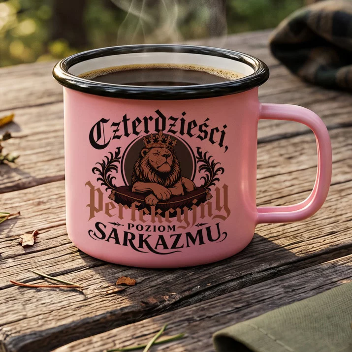 Kubek Emaliowany Dla Czterdziestolatki Prezent Na 40 Urodziny Dla Kobiety: Sarkastyczna Dojrzałość Kubek Emaliowany Dla Czterdziestolatki Prezent Na 40 Urodziny Dla Kobiety: Sarkastyczna Dojrzałość