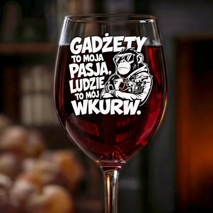 Kieliszek Do Wina Dla Gadżeciarza Prezent Dla Mężczyzny: Gadżety To Moja Pasja Kieliszek Do Wina Dla Gadżeciarza Prezent Dla Mężczyzny: Gadżety To Moja Pasja