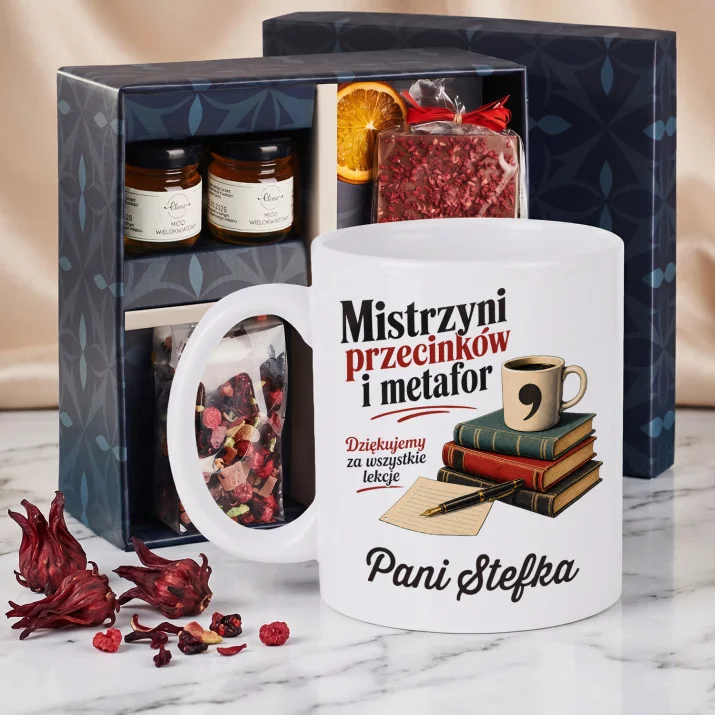 Zestaw Prezenowy z Kubkiem Dla Nauczycielki Polskiego Na Dzień Nauczyciela Dla Kobiety: Mistrzyni Przecinków I Zestaw Prezenowy z Kubkiem Dla Nauczycielki Polskiego Na Dzień Nauczyciela Dla Kobiety: Mistrzyni Przecinków I