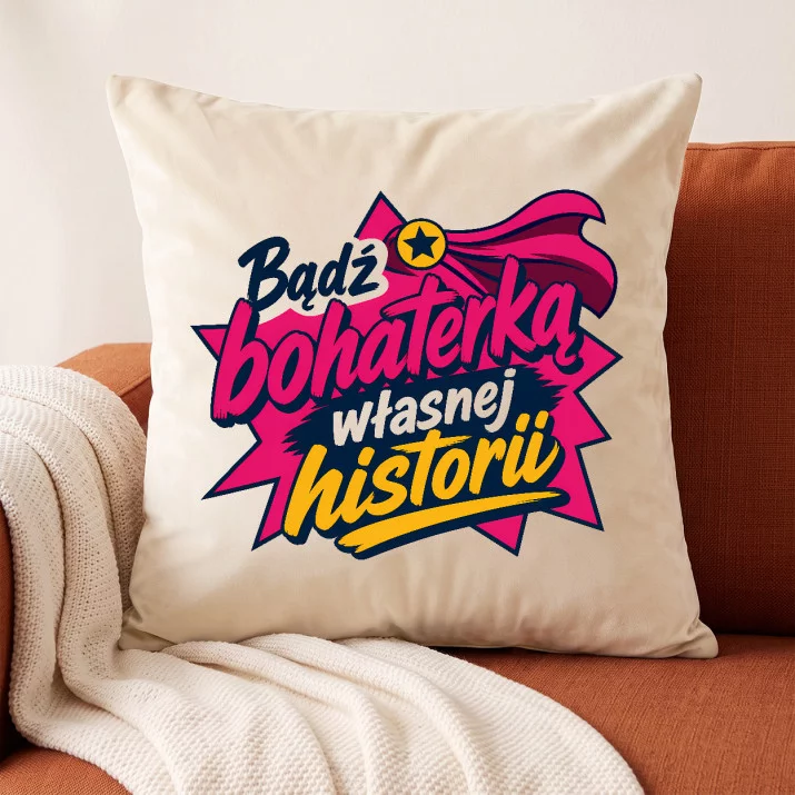 Poduszka Dekoracyjna Na Osiemnastkę Prezent Dla Kobiety: Bohaterska Młodość Poduszka Dekoracyjna Na Osiemnastkę Prezent Dla Kobiety: Bohaterska Młodość
