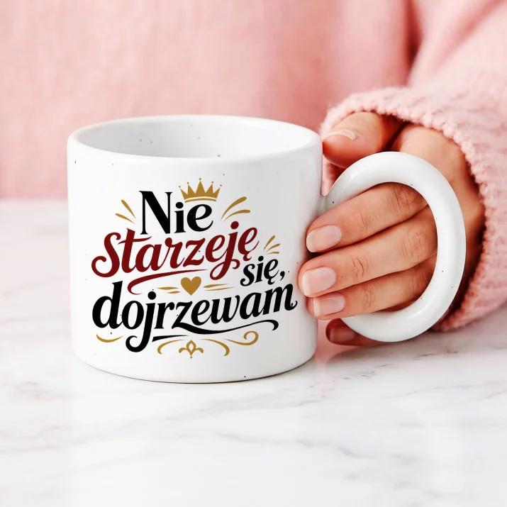 Kubek Z Okrągłym Uchem Na 70 Prezent Dla 70 Latki Kobiety: Sarkastyczna Elegancja Kubek Z Okrągłym Uchem Na 70 Prezent Dla 70 Latki Kobiety: Sarkastyczna Elegancja