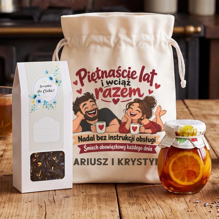 Zestaw Prezentowy z Herbatą Na 15 Rocznicę Ślubu Prezent Dla Pary: Piętnaście Lat I Wciąż Zestaw Prezentowy z Herbatą Na 15 Rocznicę Ślubu Prezent Dla Pary: Piętnaście Lat I Wciąż