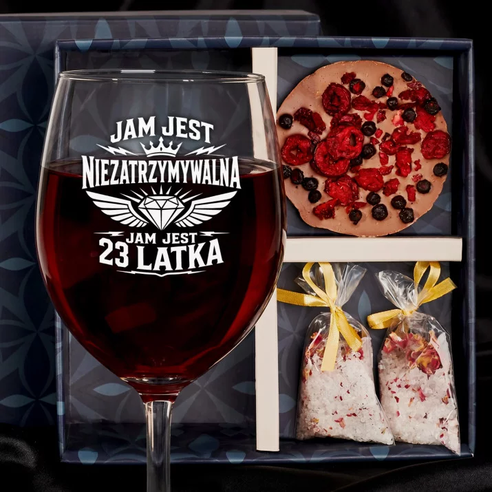 Zestaw Prezenowy Z Kieliszkiem Do Wina Dla 23 Latki: Niezatrzymywalna 23‑Latka Zestaw Prezenowy Z Kieliszkiem Do Wina Dla 23 Latki: Niezatrzymywalna 23‑Latka