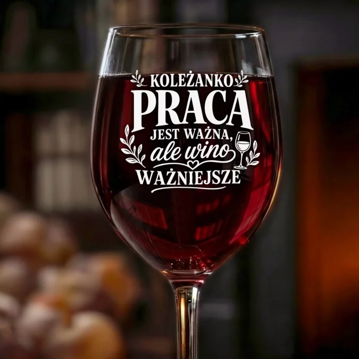 Kieliszek Do Wina Dla Koleżanki Z Pracy Prezent Dla Kobiety: Koleżanko Wino Ważniejsze