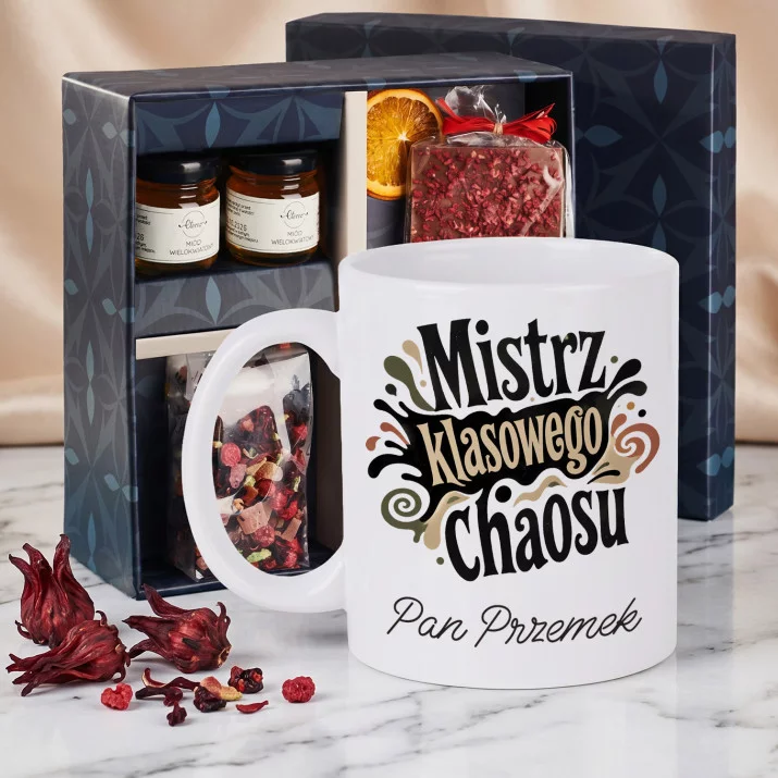 Zestaw Prezenowy z Kubkiem Dla Pana Wychowawcy Na Dzień Nauczyciela Dla Mężczyzny: Mistrz Klasowego Chaosu Zestaw Prezenowy z Kubkiem Dla Pana Wychowawcy Na Dzień Nauczyciela Dla Mężczyzny: Mistrz Klasowego Chaosu