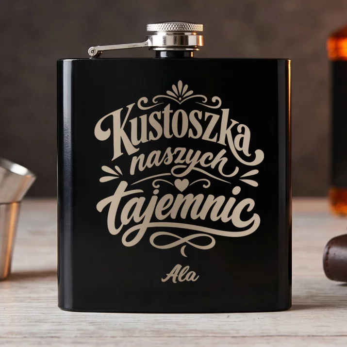 Piersiówka z Grawerem Na Dzień Babci Prezent Dla Babci Kobiety: Kustoszka Naszych Piersiówka z Grawerem Na Dzień Babci Prezent Dla Babci Kobiety: Kustoszka Naszych