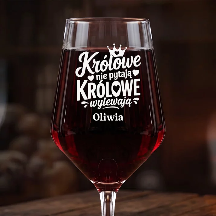 Mega Kieliszek Do Wina z Grawerem Na Walentynki Prezent Na Rocznicę Dla Kobiety: Królowe Wylewają Mega Kieliszek Do Wina z Grawerem Na Walentynki Prezent Na Rocznicę Dla Kobiety: Królowe Wylewają