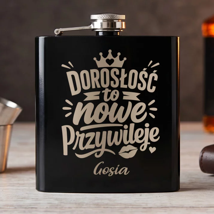 Piersiówka z Grawerem Na 18 Urodziny Prezent Dla Kobiety: Dorosłość To Nowe Piersiówka z Grawerem Na 18 Urodziny Prezent Dla Kobiety: Dorosłość To Nowe