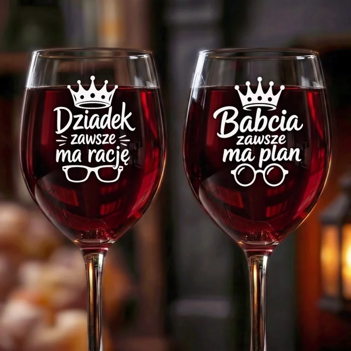Dwa Kieliszki Do Wina Dla Dziadka i Babci Prezent Na Dzień Babci i Dziadka Dla Pary: Dziadek I Babcia Dwa Kieliszki Do Wina Dla Dziadka i Babci Prezent Na Dzień Babci i Dziadka Dla Pary: Dziadek I Babcia
