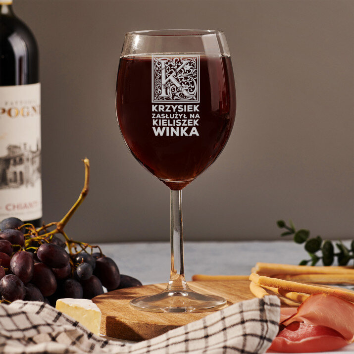 Zasłużył na kieliszek winka - Grawerowany kieliszek do wina