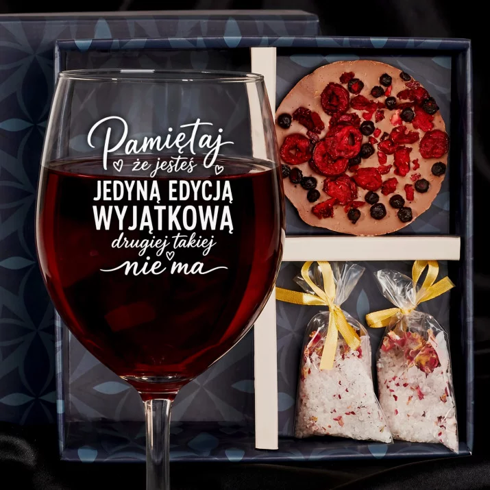 Zestaw Prezenowy Z Kieliszkiem Do Wina Dla Przyjaciółki: Jedyna Edycja Wyjątkowa Zestaw Prezenowy Z Kieliszkiem Do Wina Dla Przyjaciółki: Jedyna Edycja Wyjątkowa