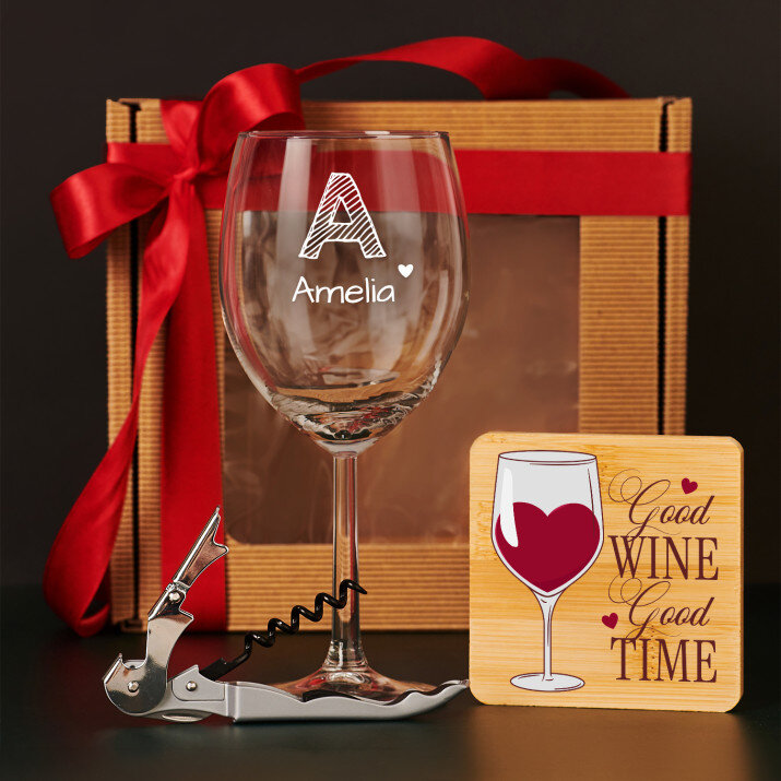 Zestaw prezentowy dla koleżanki z kieliszkiem do wina i korkociągiem