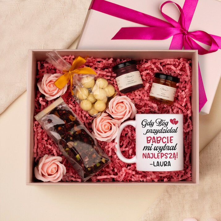 Zestaw prezentowy dla najlepszej babci z kubkiem, herbatą i słodkościami
