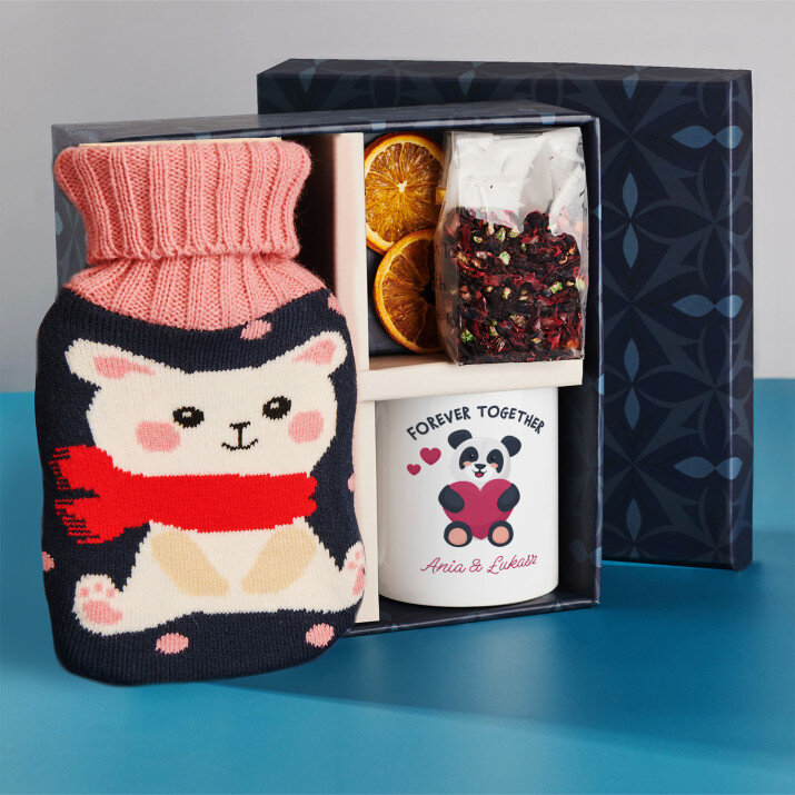 Zestaw prezentowy dla narzeczonej z kubkiem, termoforem i herbatą